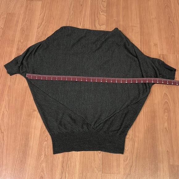 Fits small or medium better. Universal for all occasions . Very flattering+ 🎁 - Picture 4 of 6